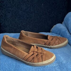 Clark’s Collection tan Women's Slip-On Shoes size 8.5